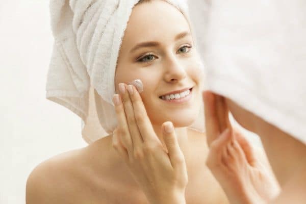Looking to reduce wrinkles? One of the neem oil uses is as an all-natural ant-aging skin cream.