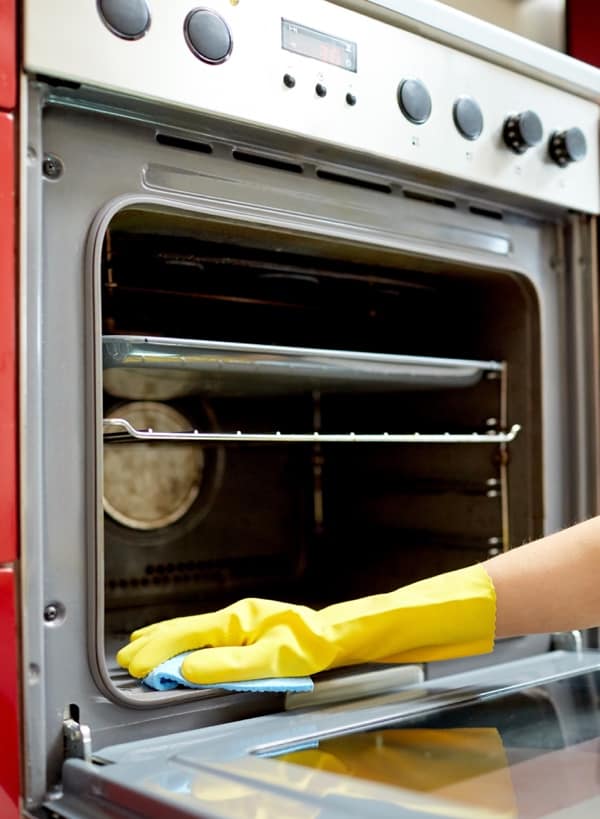 clean your oven with white vinegar fast manually by hand