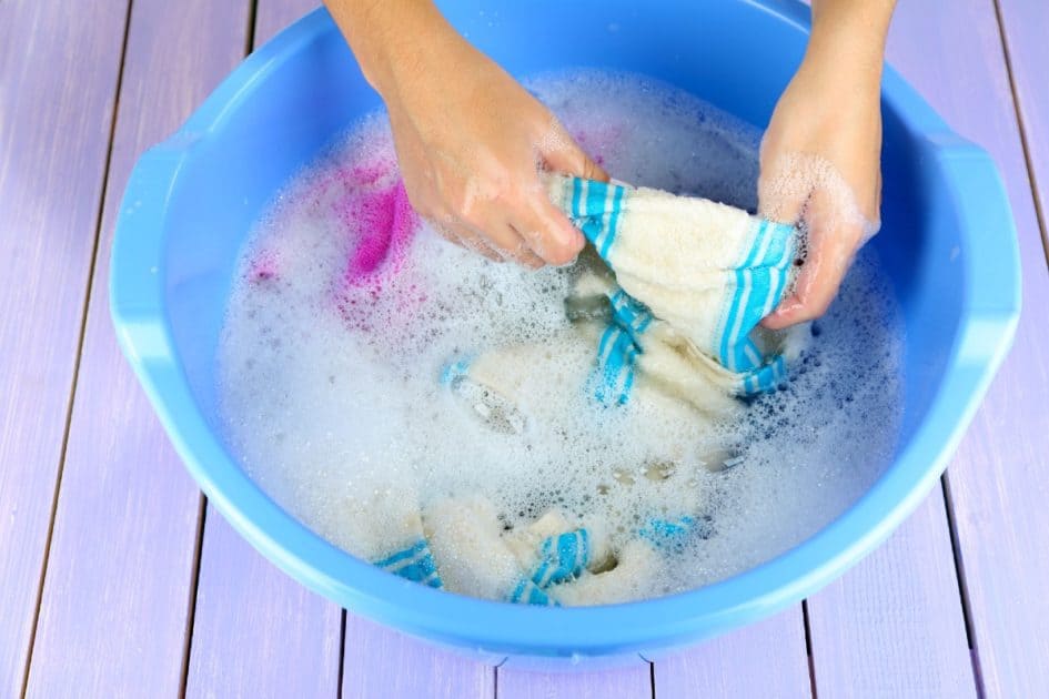 6+ Brilliant Ways to Hand Wash Clothes