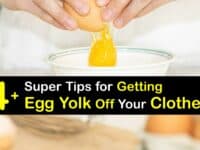How to Get Egg Yolk Out of Clothes titleimg1